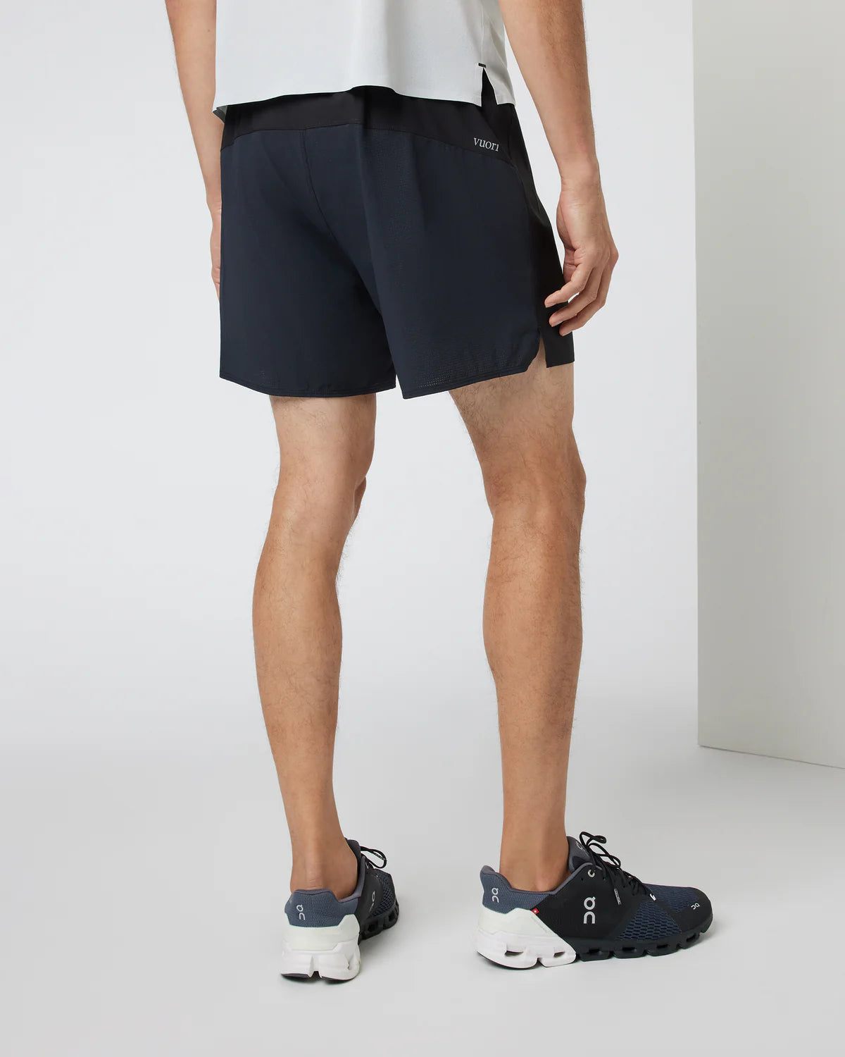 Men's Vuori Course Run Short 2.0 - V3024-BLK