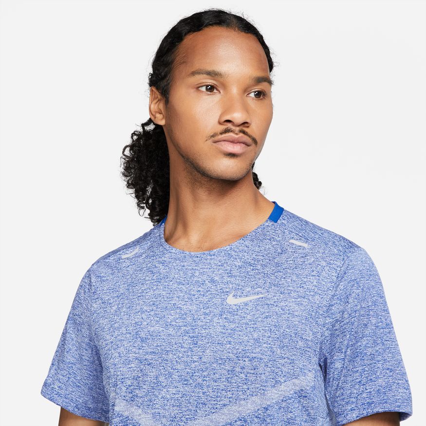 Nike rise 365 t shirt hotsell