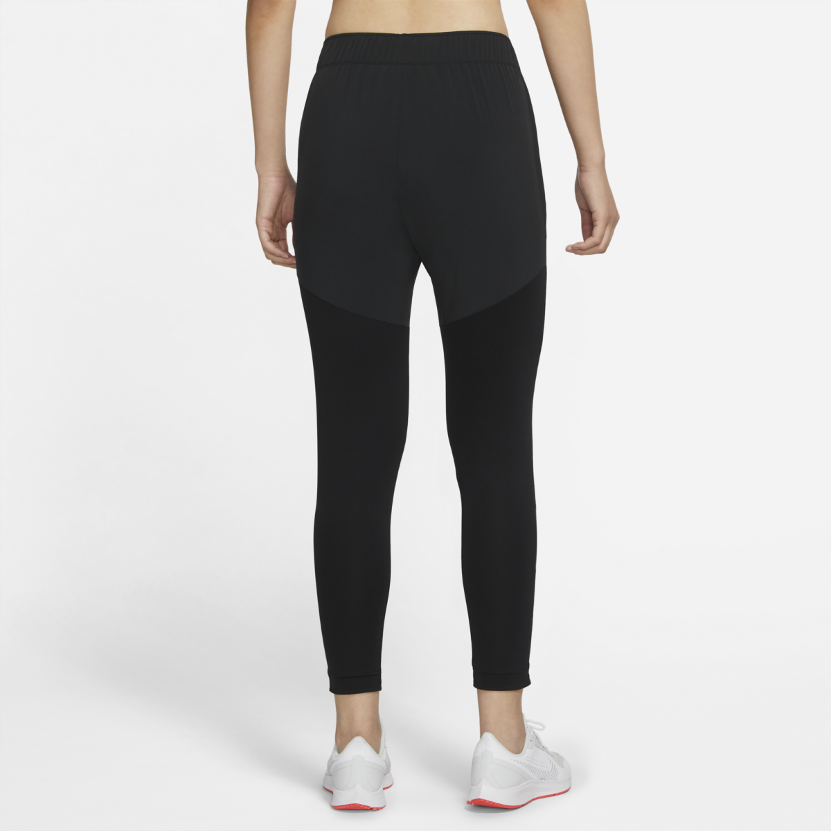 Women's Nike Essential Pant DH6975-010