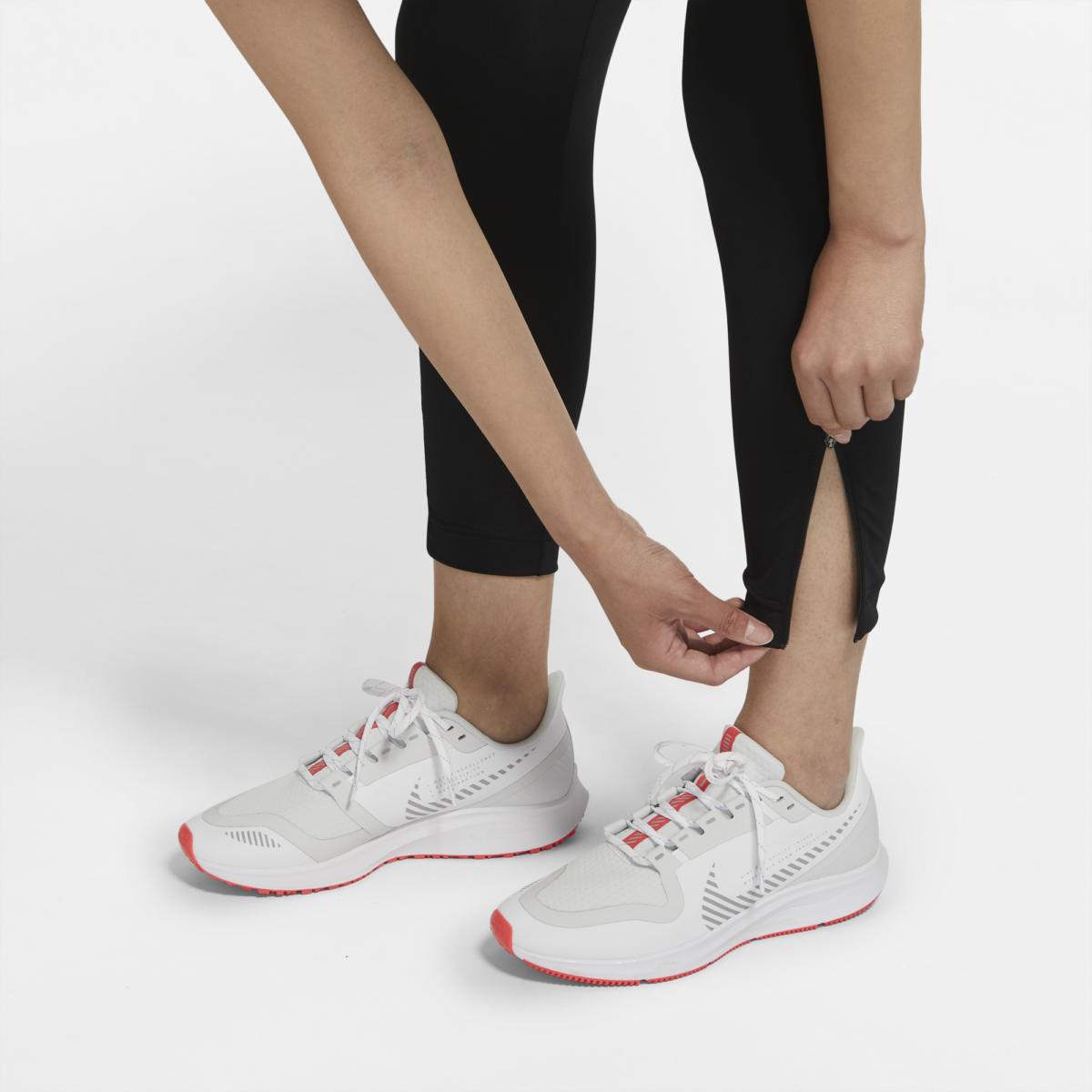 Women's Nike Essential Pant DH6975-010